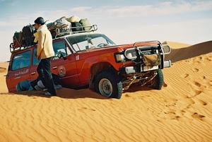 sabbia, deserto, uomo, fuoristrada, bagagli, auto, automobile, ruote, rosso, jeep