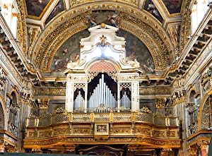 organo, canne, chiesa, oro, dorato, strumento, arco, balcone, balaustra, archi, interno, barocco, duomo, palco, capitelli, stucchi, musica, balconata