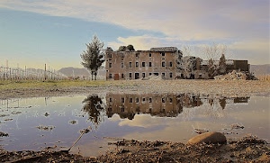 rudere, riflesso, acqua, riflessi, nuvole, casa, finestre, rovine, cielo, alberi, albero, abbandono, terra, sasso, ruderi, pozza, rovina, pozzanghera, cascinale, porte, abbandonato, campagna, casolare