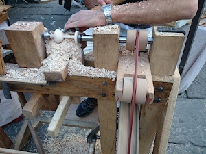 orologio, artigiano, legno, tornio, braccio, falegname, segatura, mano, trucioli, cinghia, mani, mestiere, attrezzi, lavoro