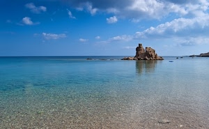 mare, nuvole, cielo, scogli, acqua, azzurro, trasparenza, scoglio, spiaggia, sassi, orizzonte, sabbia