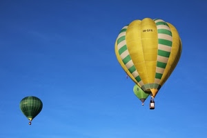 azzurro, mongolfiere, palloni, verde, giallo, cielo, tre, righe, ceste, bianco